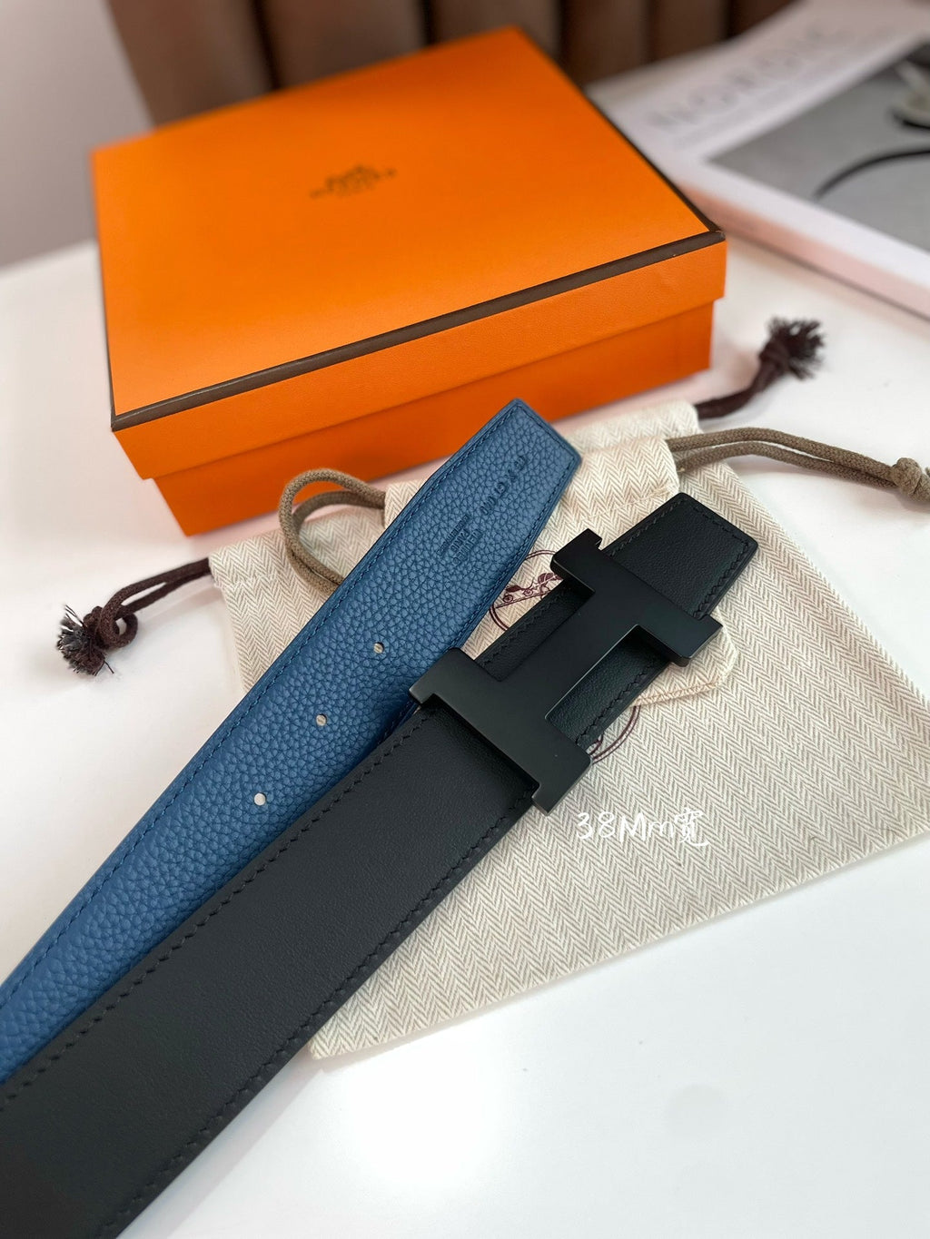 HM CONSTANCE BELT BUCKLE & REVERSIBLE NAVY BLUE AND BLACK LEATHER STRAP 38MM