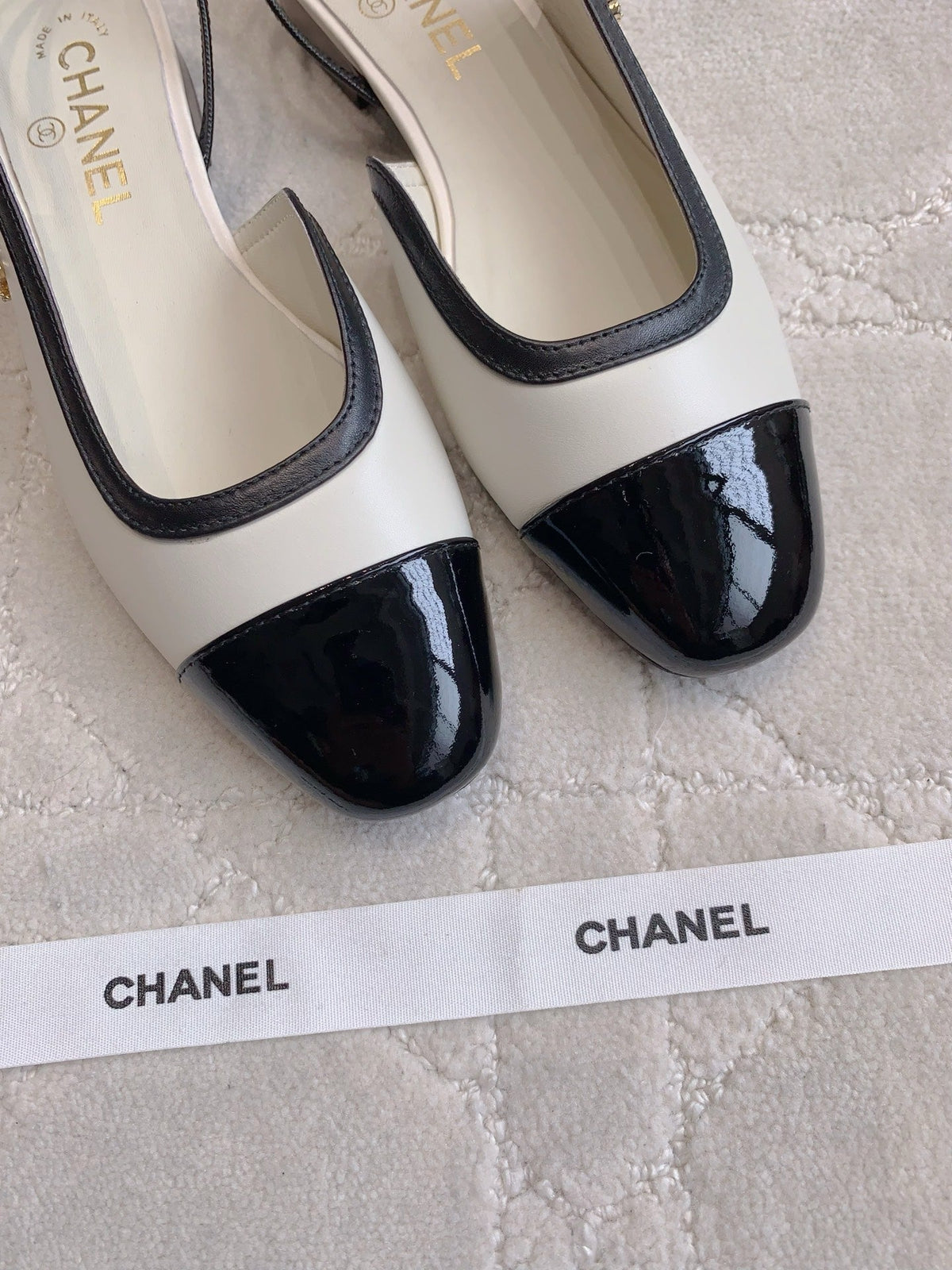 CHANEL 25S SLINGBACK IN BLACK AND WHITE CALFSKIN GOLD HARDWARE