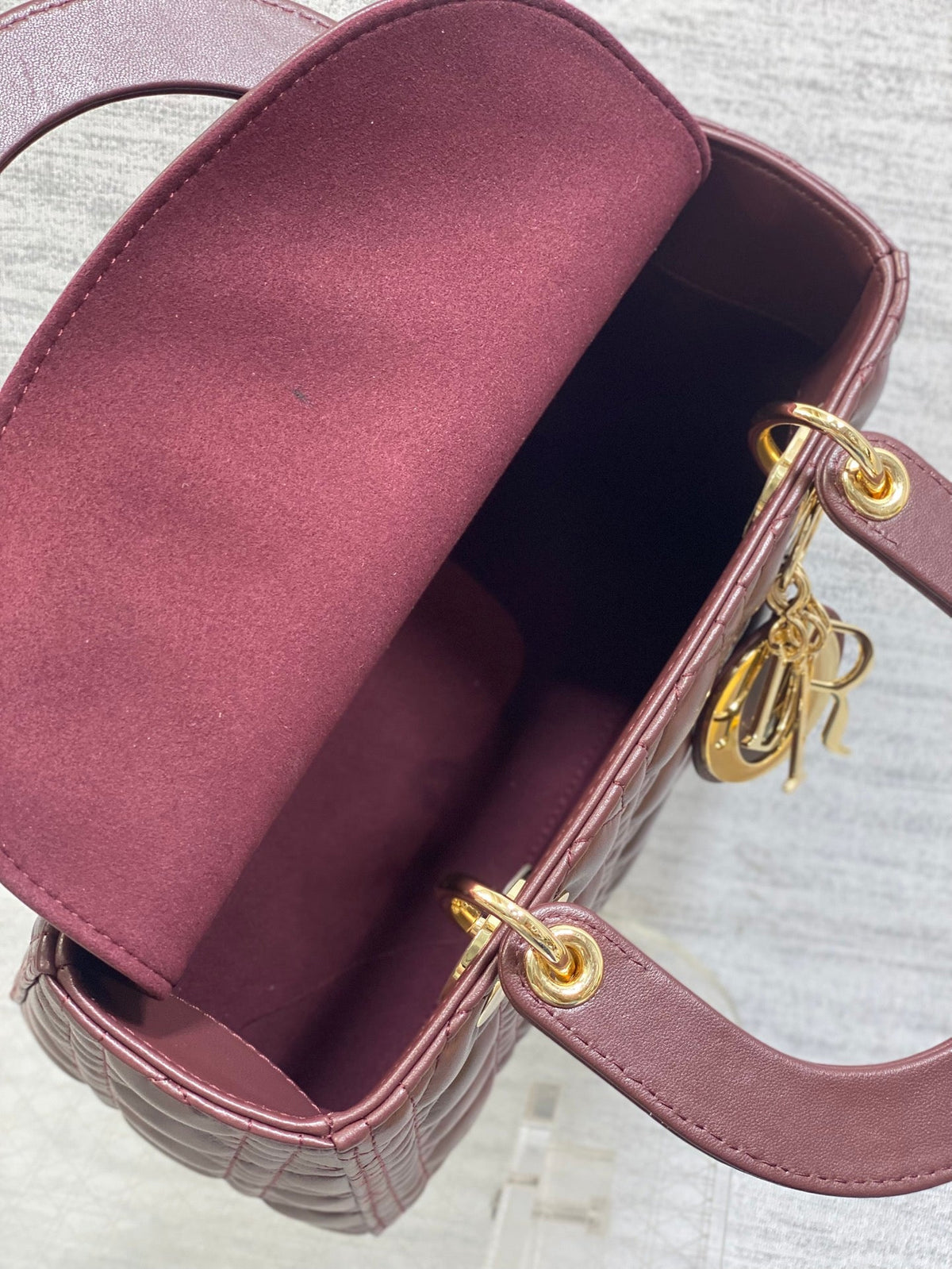DIOR 25S MEDIUM LADY BAG 24 IN BURGUNDY CALFSKIN GOLD HARDWARE