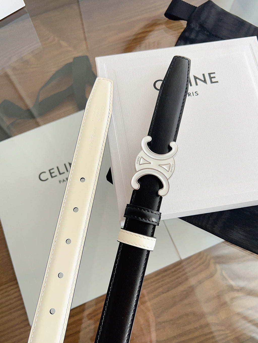 CL White 25mm Triomphe Enamel Black White Cowhide 615279