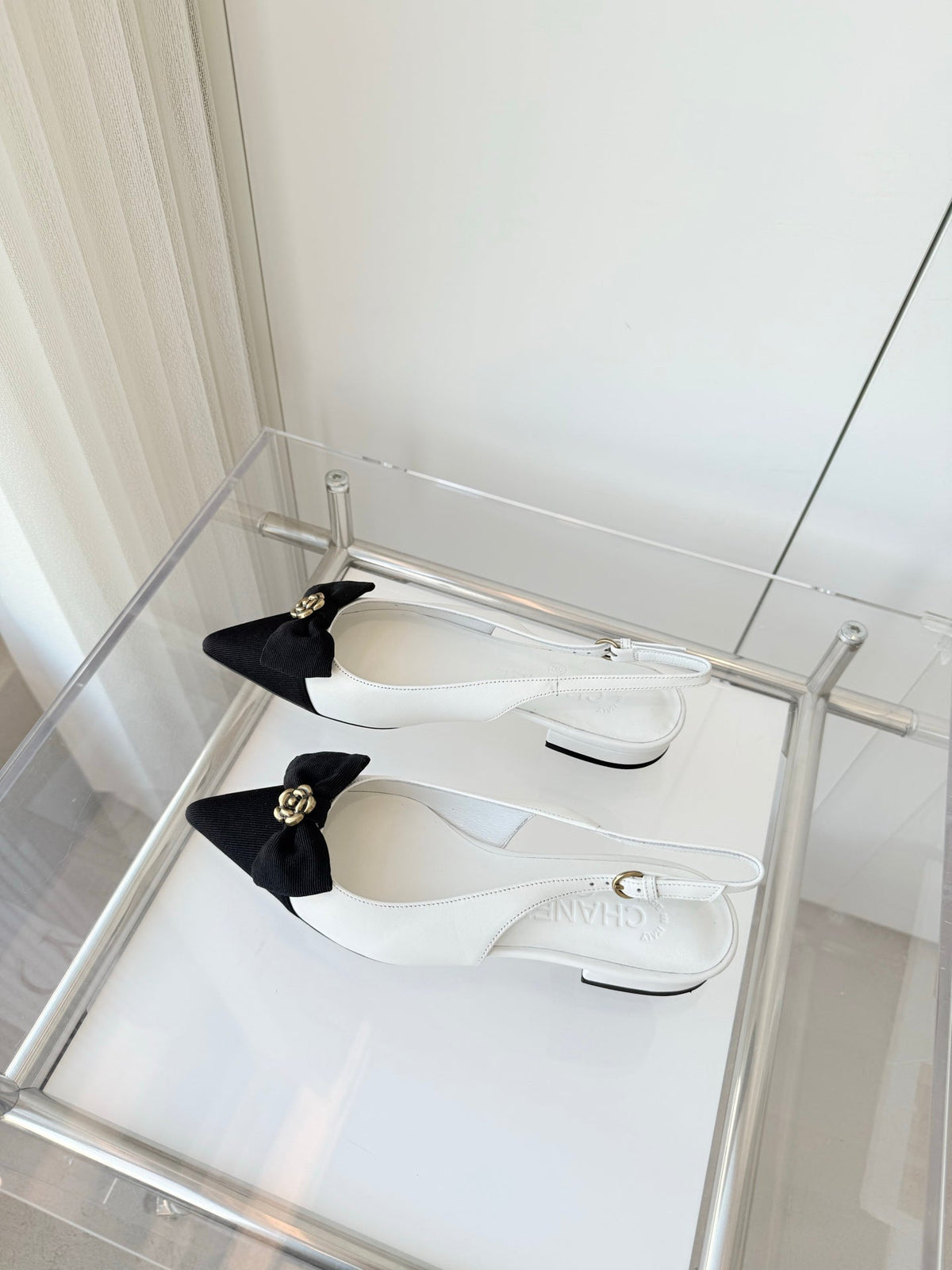 CHANEL SLINGBACKS 18 MM IN WHITE CALFSKIN MIX BLACK CANVAS